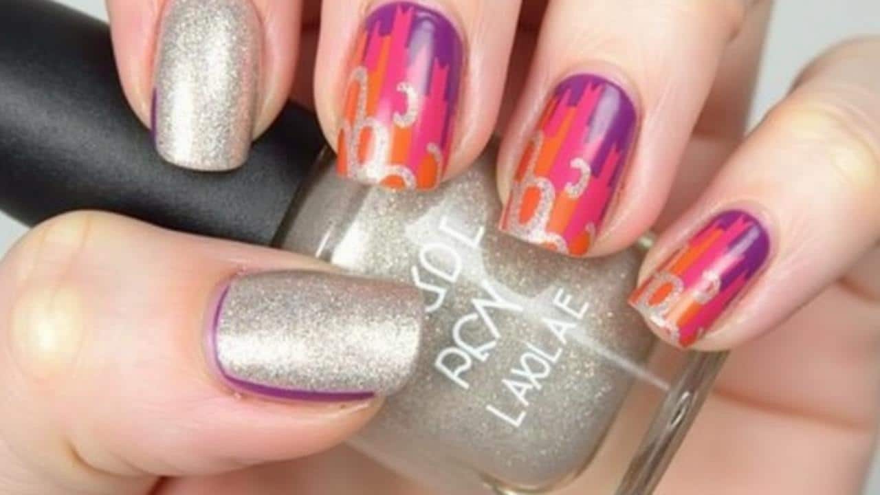 Furry nails trend: flocking powder tutorial for textured manicures