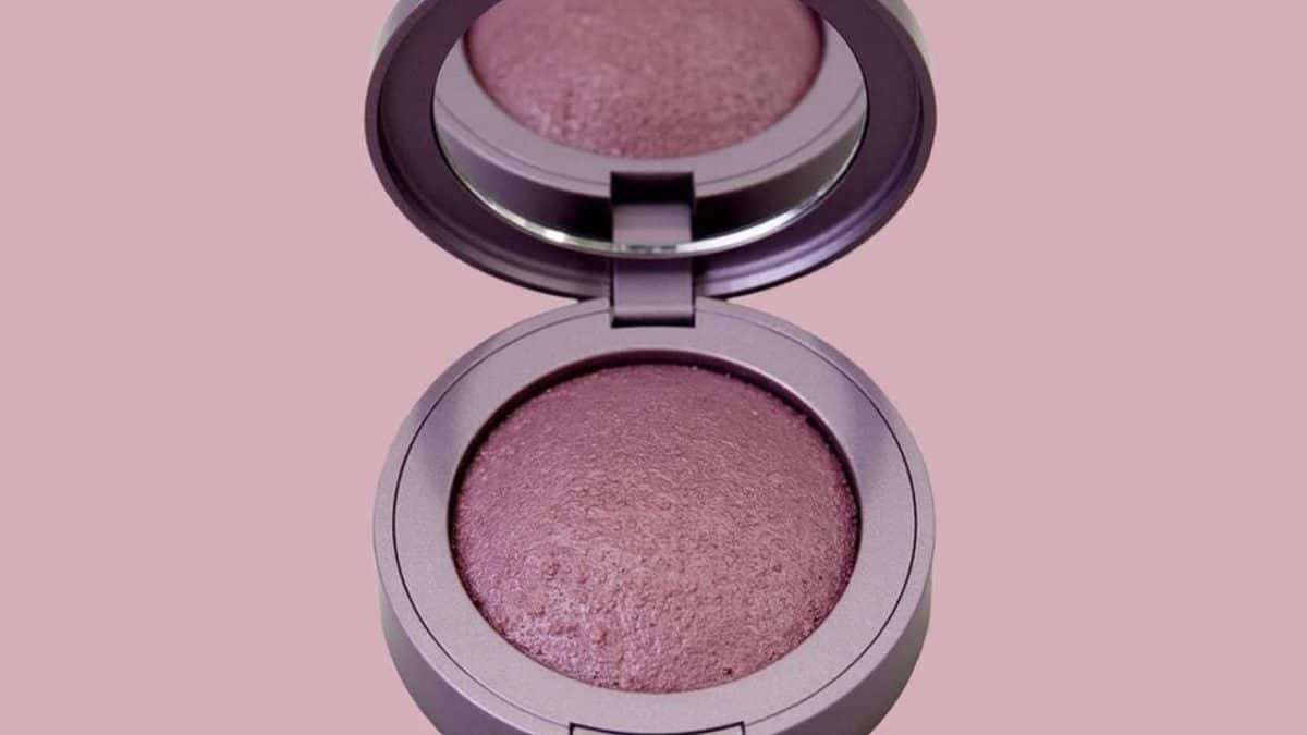 Master purple blush: the runway trend transforming cheek contours